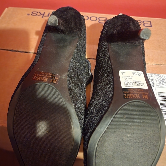 Black Lace Open Toe Heel - Picture 4 of 5